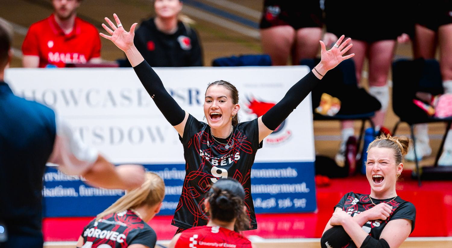 Chelsea Simmons cheers on the court