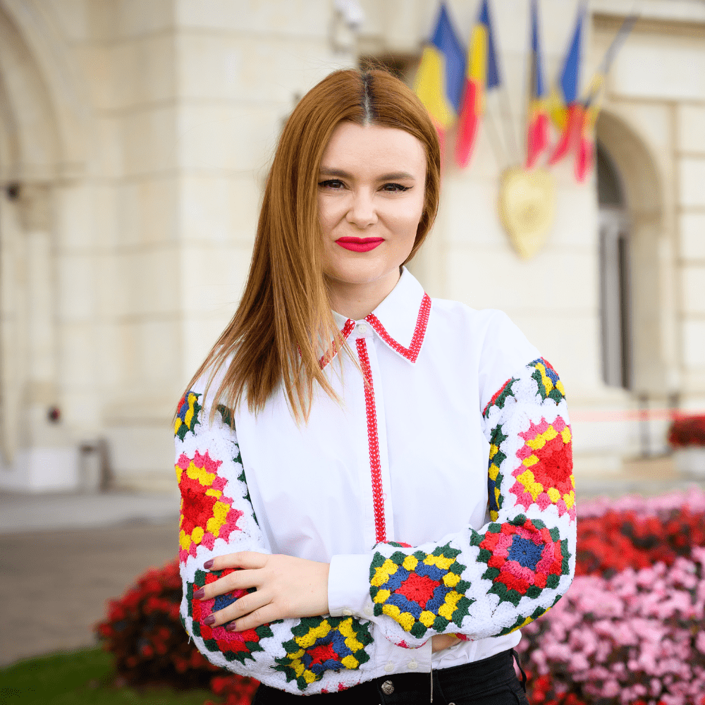 Simina Tulbure standing outside the Romanian Parliament