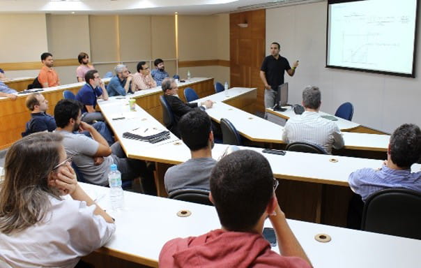 Bruno Sultanum giving lecture